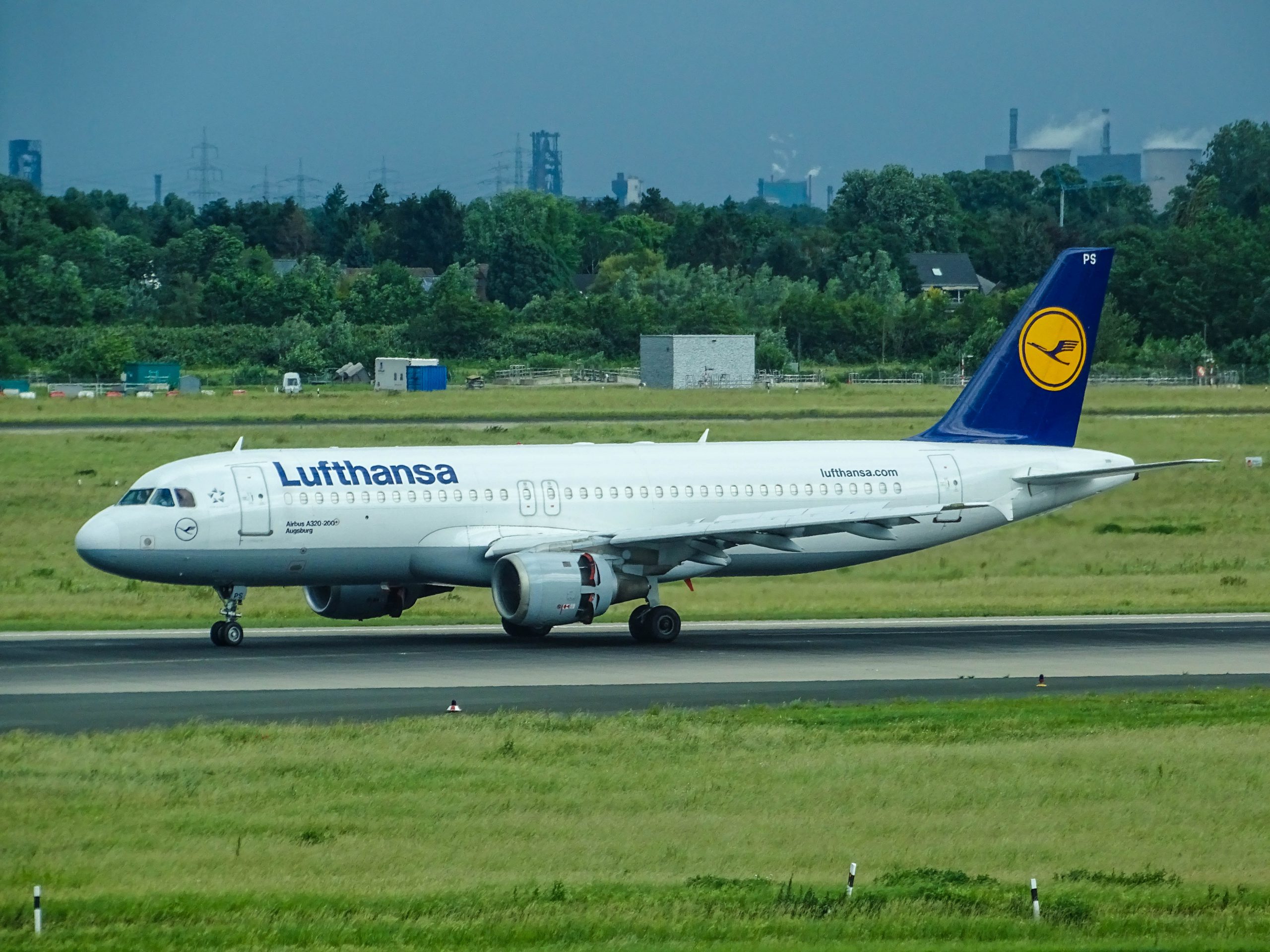 miguel-angel-sanz-R8CoDvWnPmI-unsplash-Lufthansa Group achieves an Adjusted EBIT of EUR 1