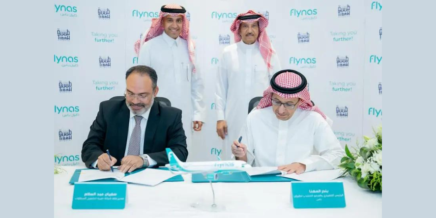 CEO and Managing Director of flynas, Mr. Bander Almohanna, and the Managing Director of Tibah Airports Operations Company, Eng. Sofiene Abdessalem, signing the agreement.