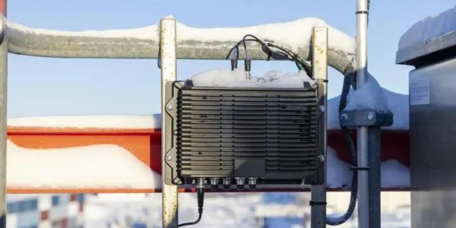 Nokia Industrial 5G fieldrouter connects straddle carriers, RTGs and other port vehicles in harsh conditions. Image Courtesy- Nokia