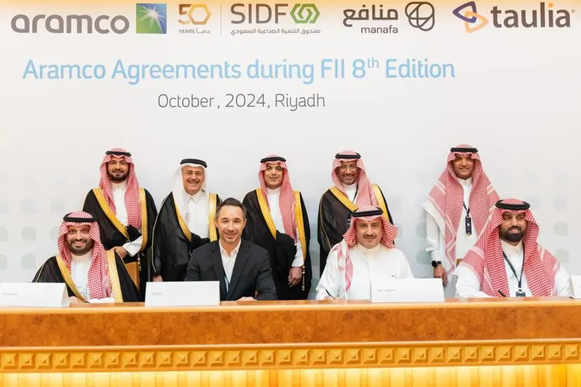 Aramco, SIDF and Taulia announce supply chain financing solution. At the signing ceremony, front row, from left, are: Khalil Alnammari, SIDF VP of Strategic Planning & Business Development; Cedric Bru, Taulia CEO; Ziad T. Al-Murshed, Aramco CFO & EVP of Finance; and Abdulaziz Aladwani, Manafa Founder & CEO. Back row, from left, are: HH Prince Sultan bin Khalid, SIDF CEO; Amin H. Nasser, Aramco President & CEO; HE Ayman Alsayari, SAMA Governor; HE Bandar Alkhorayef, Minister of Industry and Mineral Resources; and Abdullah Alkasabi, Manafa Vice Chairman. Image courtesy: Aramco