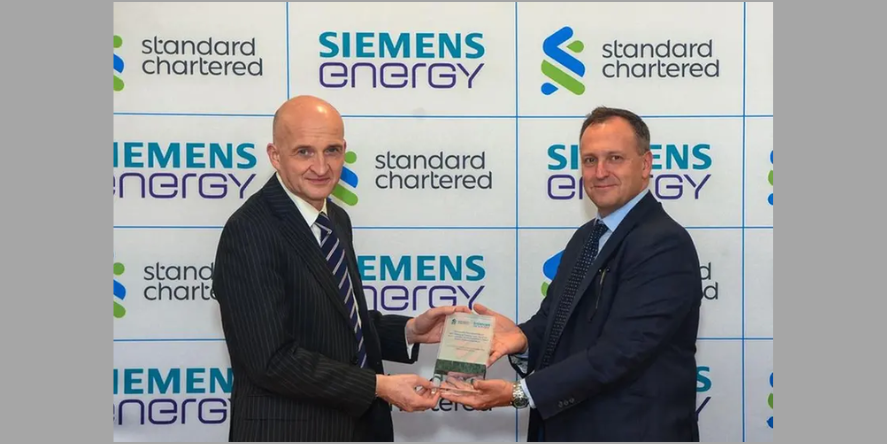 Roberto Hoornweg, Co-Head of Global Corporate & Investment Banking division and CEO of Europe, Americas, Africa & Middle East at Standard Chartered, and Robert McAnally, SVP-Head of Treasury & Corporate Finance at Siemens Energy. Image Courtesy: Standard Chartered