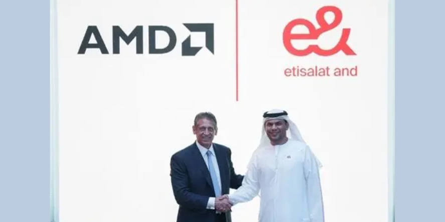 Philip Guido, Executive Vice President and Chief Commercial Officer, AMD and Marwan Bin Shakar, Acting Chief Technology & Information Officer (CTIO), e& UAE at the MoU signing. Image Courtesy: e& UAE
