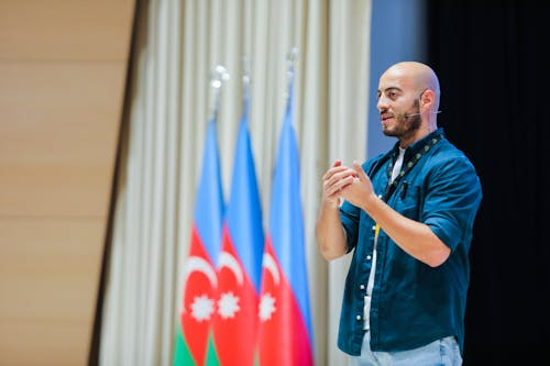 Keynote Speaker for a corporate Event. Image Courtesy:Pexels