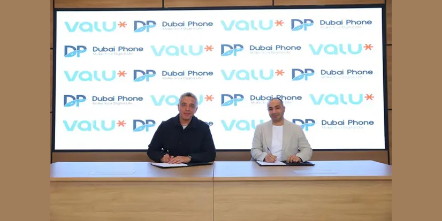 Walid Hassouna, Chief Executive Officer of Valu, Mostafa Salah, CEO of Dubai Phone. Image Courtesy: Valu