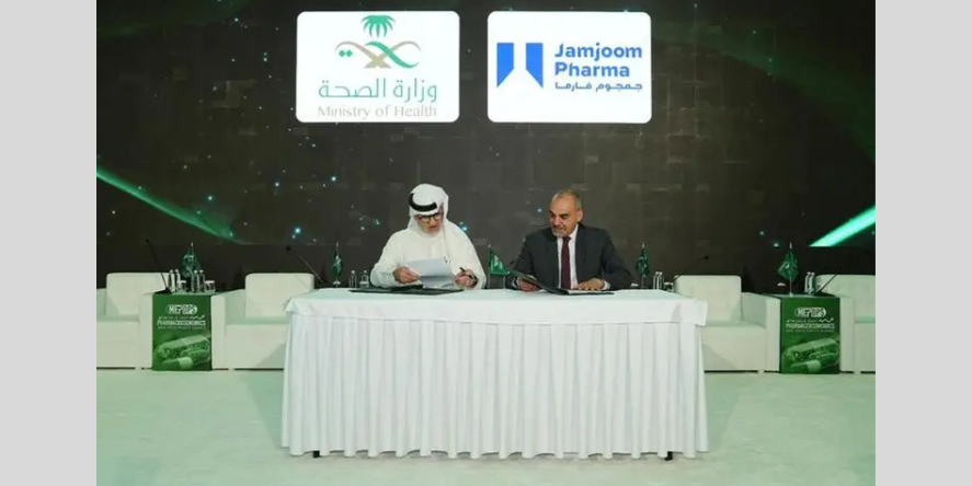 Ahmed Samir Al Khouly, General Manager at Jamjoom Pharma Saudi Arabia, and Mohammed Alshennawi, General Director of the General Administration of Pharmaceutical Care at the Ministry of Health, KSA. Image Courtesy: Jamjoom Pharma
