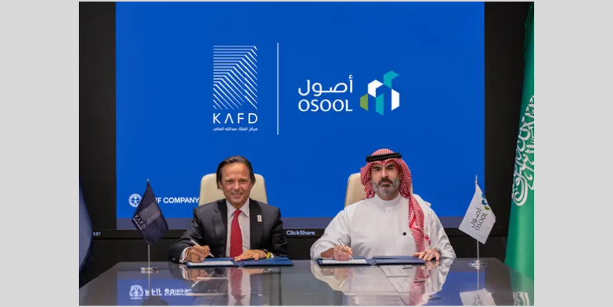 KAFD DMC Managing Director, John Pagano, and Feras AlBanyan, CEO of Osool Integrated Real Estate Company. Image Courtesy-KAFD