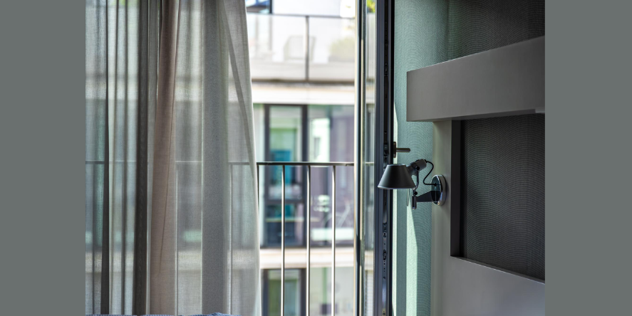 Sash Window Security for Shared Student Accommodation (Image Credits: pvproductions on Magnific)