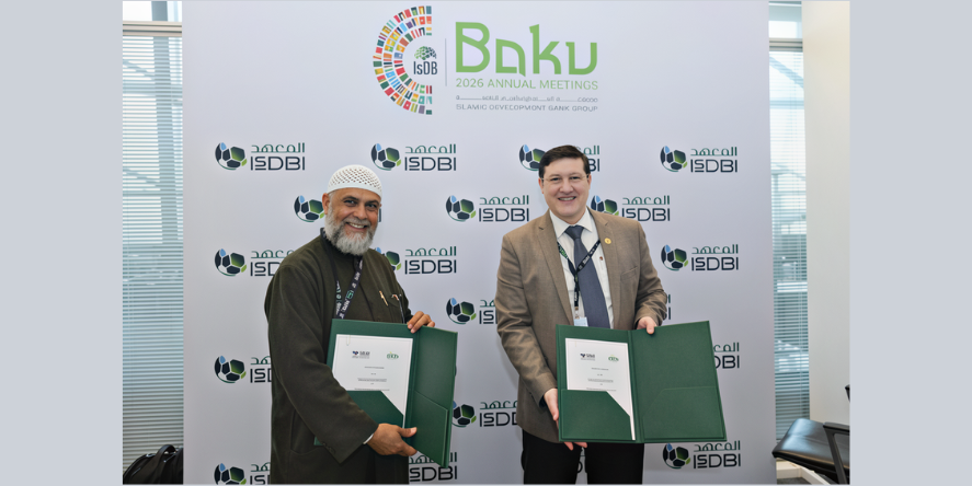 Dr. Sami Al-Suwailem, right, and Mr. Aref Mbarak Nahdi, during the MoU signing in Baku. Image Courtesy: IsDB Institute official website)