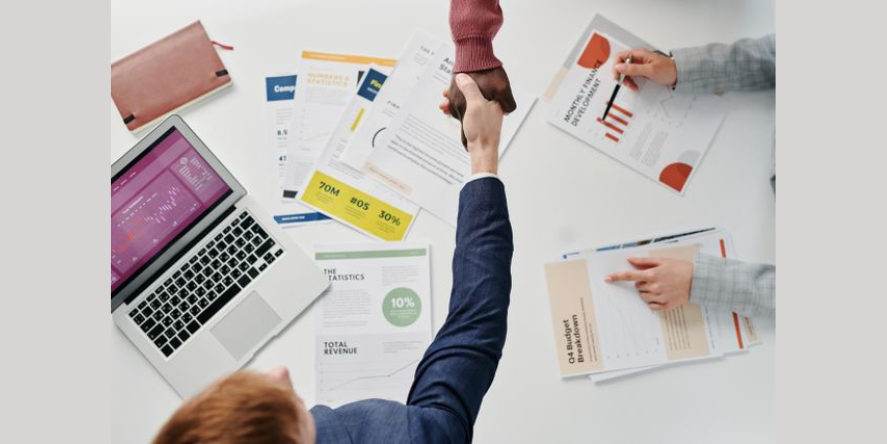 Why FinTech and Crypto Startups Are Turning to Fractional Compliance