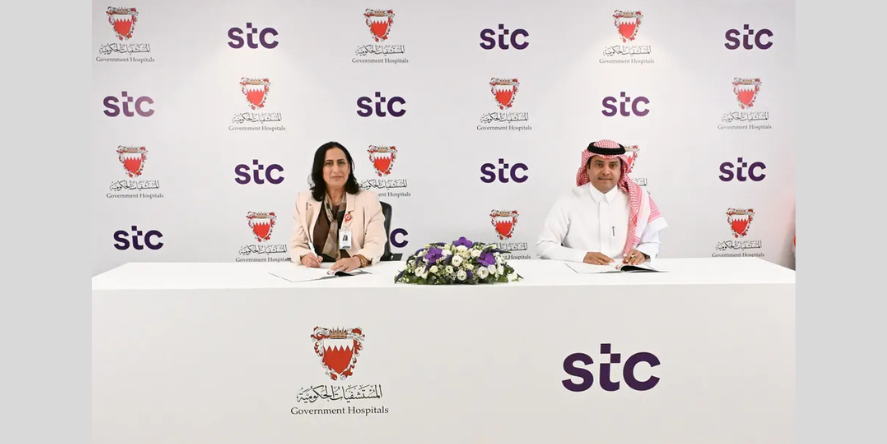 Dr. Maryam Athbi Al Jalahma, CEO of Government Hospitals & Eng. Khalid Al Osaimi CEO of stc Bahrain. Image courtesy-stc Bahrain