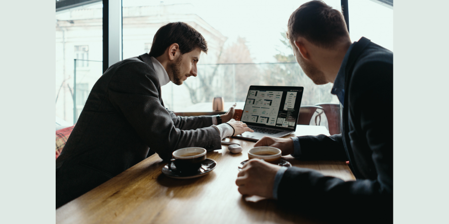 Why Buying a Franchise Carries Less Risk Than Building an Independent Startup (Image Courtesy: ArthurHidden on Magnific)
